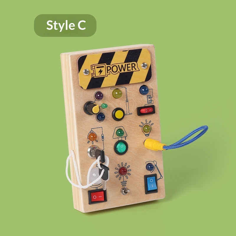 Montessori Busy Board: Das interaktive Licht- & Schalter-Abenteuer aus Holz