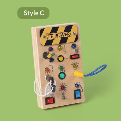 Montessori Busy Board: Das interaktive Licht- & Schalter-Abenteuer aus Holz